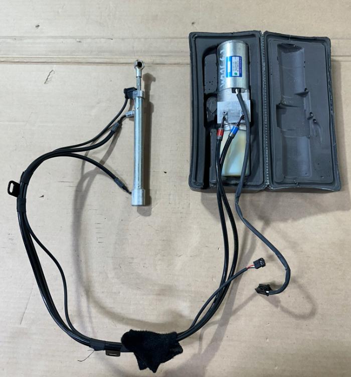 Mercedes CL W216 pumpa kufrových dverí A2168000148