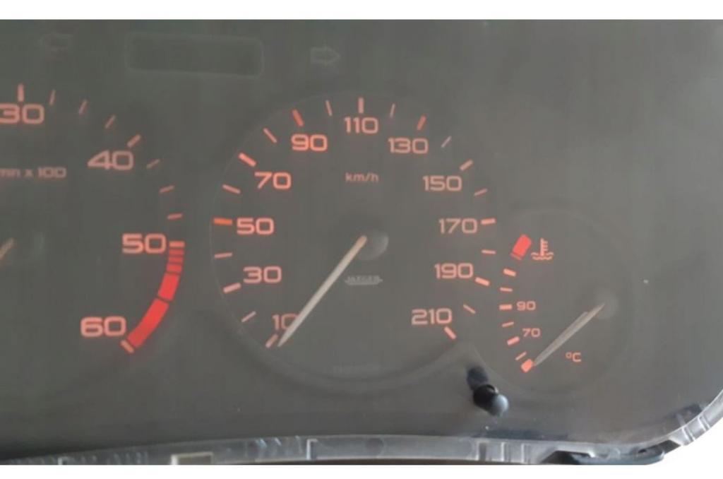 Peugeot 206 1.6 HDI diesel MT 80 kW 2005  Prístrojová doska 9644980180