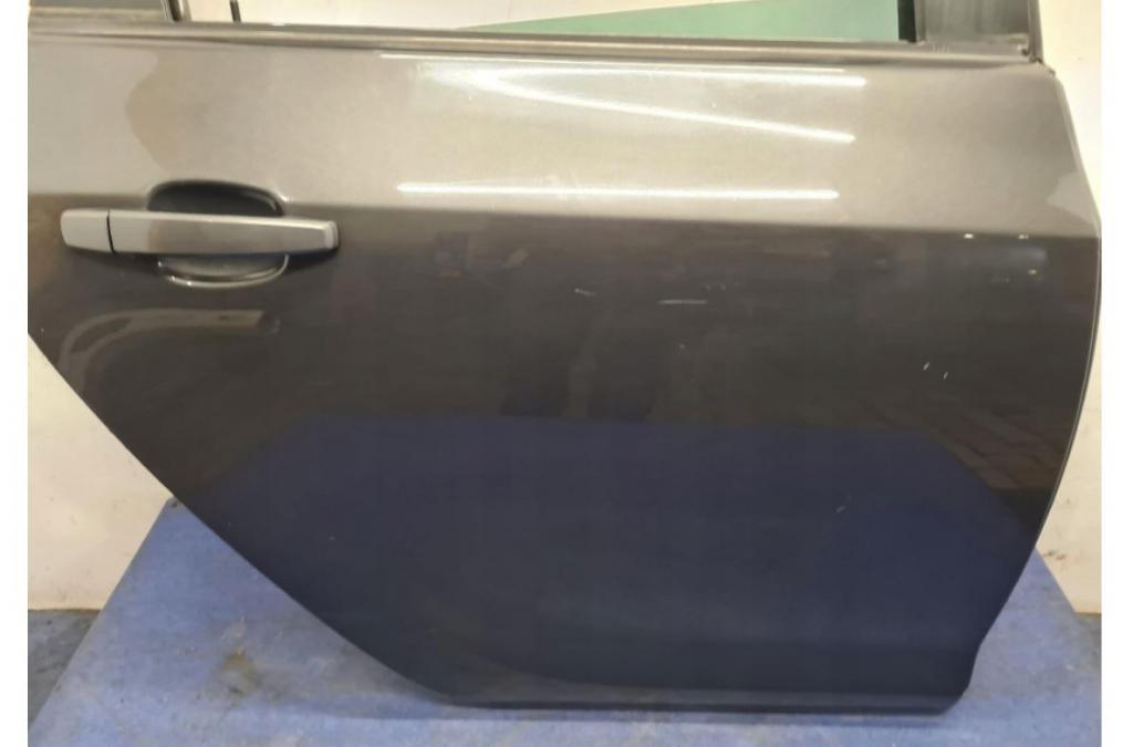 Opel Astra IV 2009-2015 combi 1.6 16v petrol MT 85 kW 2011  Dvere zadné pravé Z177