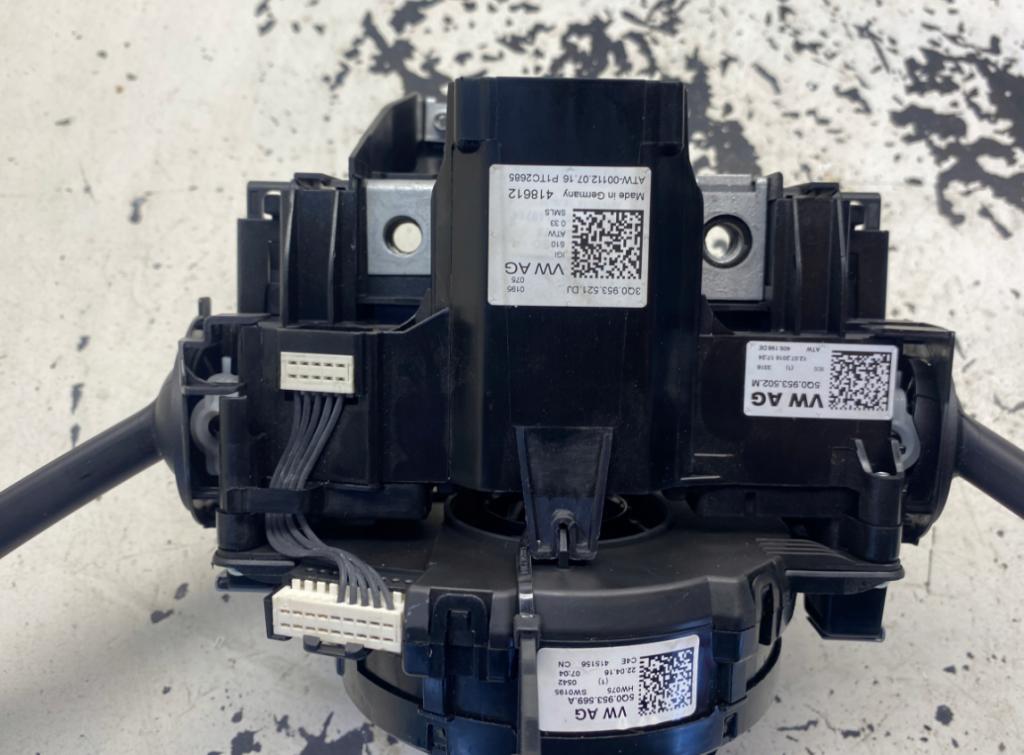 Volkswagen Passat B8 2014- Prepínacie páčky pod volantom 3Q0953521DJ 5Q0953569A