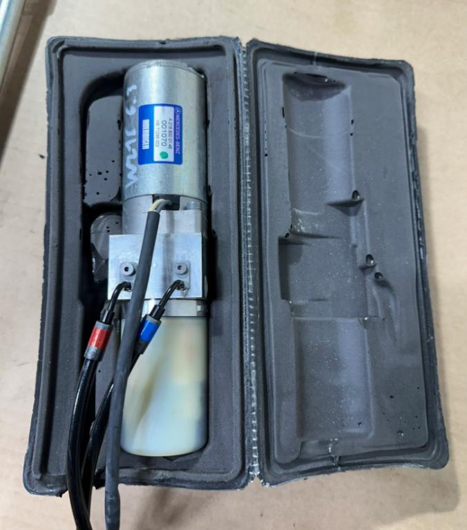 Mercedes CL W216 pumpa kufrových dverí A2168000148