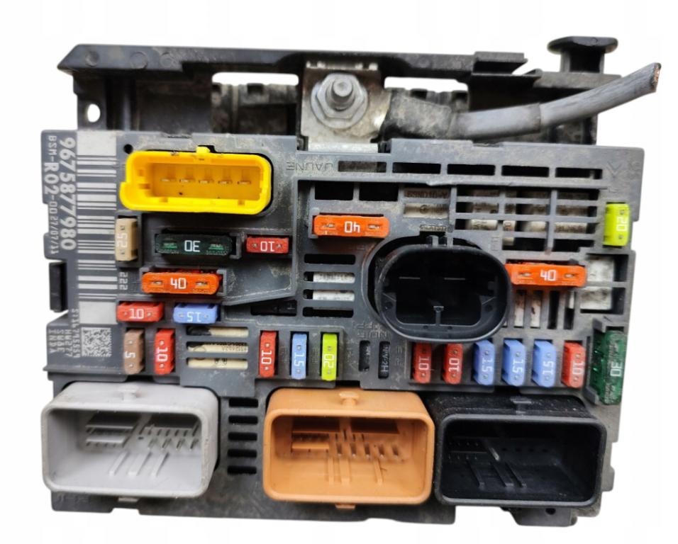 Peugeot 3008 I 2009-2016 Poistková skrinka 9675877980