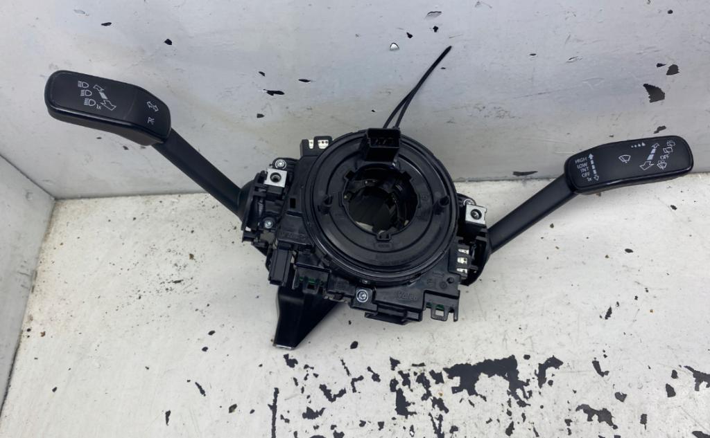 Volkswagen Passat B8 2014- Prepínacie páčky pod volantom 3Q0953521DJ 5Q0953569A