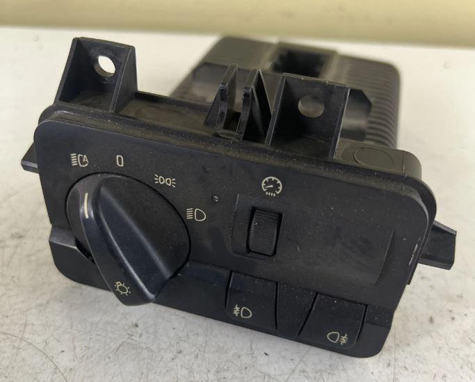 BMW 3 E46 1998-2007 combi 3.0 D diesel 135 kW 2002  Prepínač svetiel 6919835