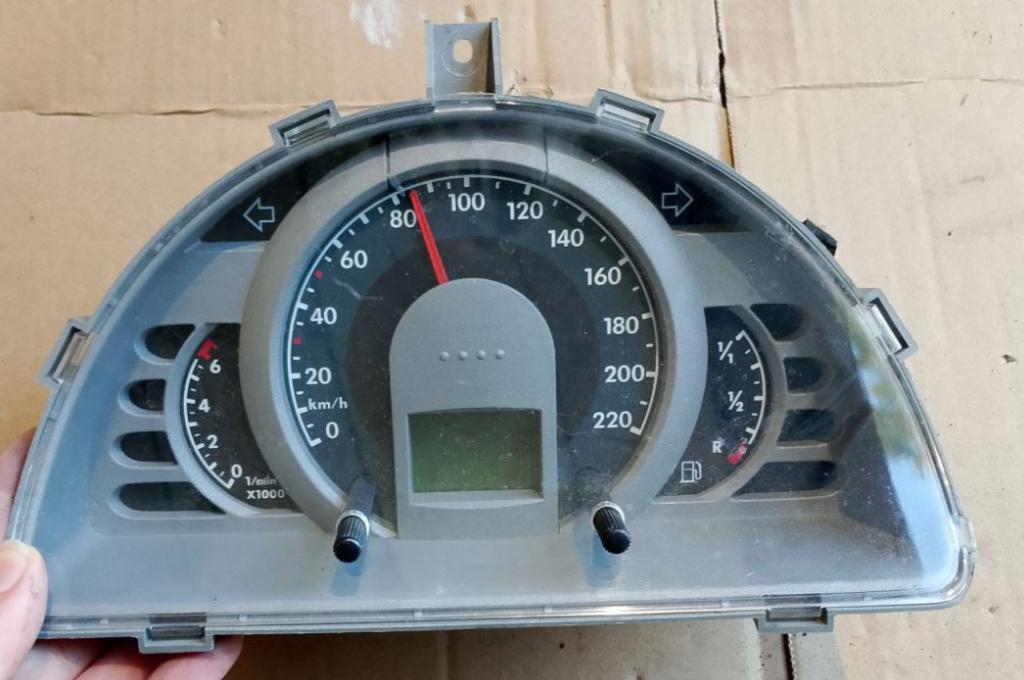 Volkswagen Fox hatchback 1.2 petrol BMD MT 40 kW 2005  Prístrojová doska 5Z0920820N