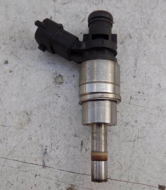 Alfa Romeo 159 sedan 1.9 JTS petrol MT 118 kW  Vstrekovač paliva 0261500022