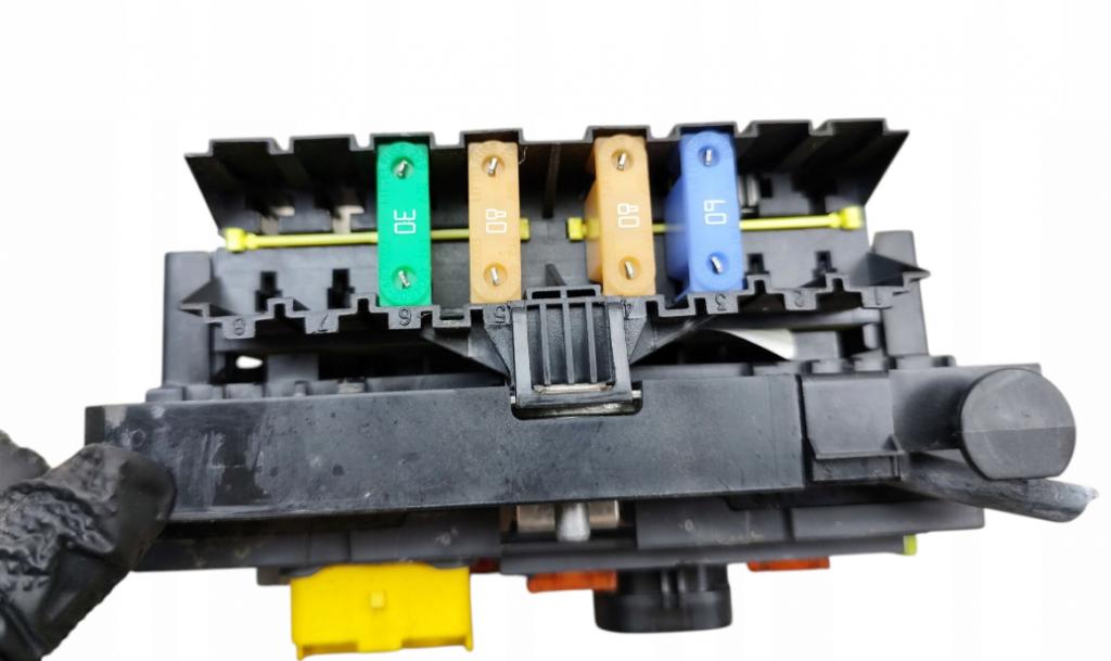 Peugeot 3008 I 2009-2016 Poistková skrinka 9675877980