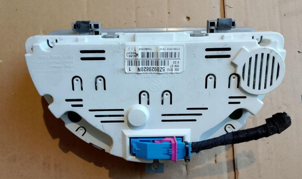 Volkswagen Fox hatchback 1.2 petrol BMD MT 40 kW 2005  Prístrojová doska 5Z0920820N