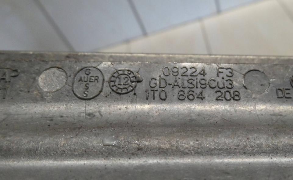 Volkswagen Touran I 2003-2015 minivan Lakťová opierka 1T0864249C 1T0864208