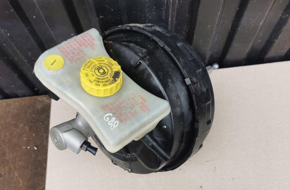 Volkswagen Passat B5 1995-2005 sedan 1.9 TDI diesel MT 96 kW 2002  Posilňovač bŕzd 8E0612105N