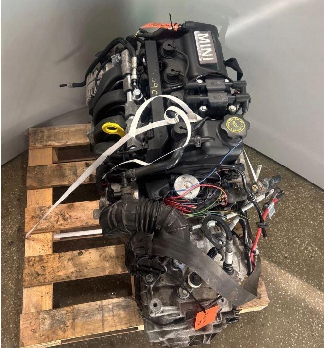 Mini Cooper One I R50/R53 2000-2006 hatchback 1.6 16v petrol MT 85 kW 2005  Motor benzín 119 tisic najazd