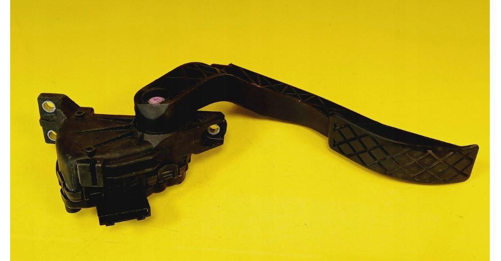 Audi A4 B6 2000-2004 sedan 1.9 TDI diesel MT 96 kW 2002  Potenciometer plynového pedálu 8E1721523B