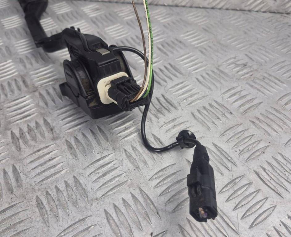 Peugeot 607 sedan 2.0 HDI diesel MT 80 kW 2002  Potenciometer plynového pedálu 9651510780