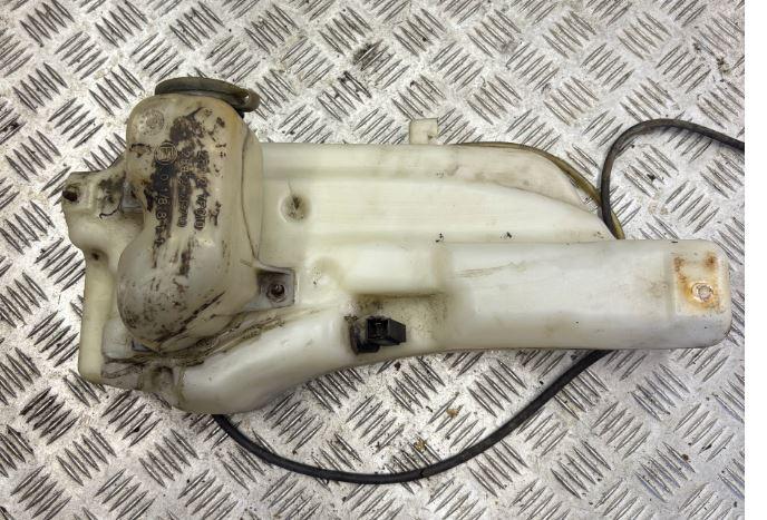 Nissan Terrano II 1992-2006 suv 2.7 TD diesel 74 kW 1994  Nádržka ostrekovačov