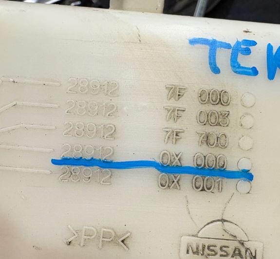 Nissan Terrano II 1992-2006 suv 2.7 TD diesel 74 kW 1994  Nádržka ostrekovačov