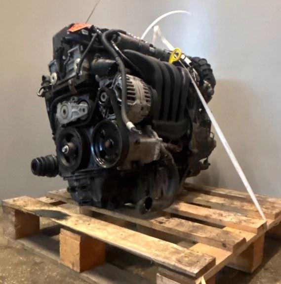 Mini Cooper One I R50/R53 2000-2006 hatchback 1.6 16v petrol MT 85 kW 2005  Motor benzín 119 tisic najazd