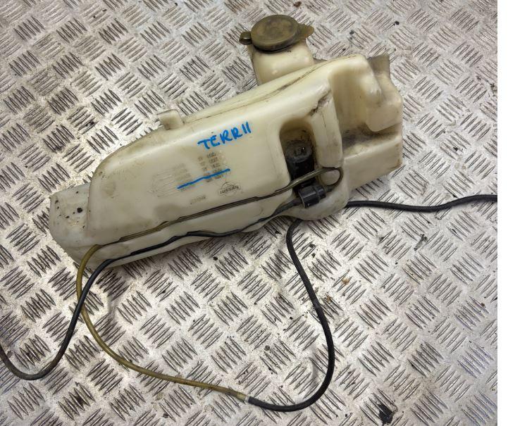 Nissan Terrano II 1992-2006 suv 2.7 TD diesel 74 kW 1994  Nádržka ostrekovačov