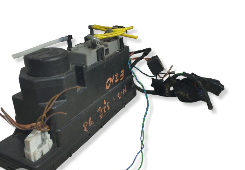 Mercedes C W202 1993-2001 sedan 2.2 CDI diesel MT 92 kW 1999  Riadiaca jednotka centrálneho zámku 2108001648 00782822 002298247