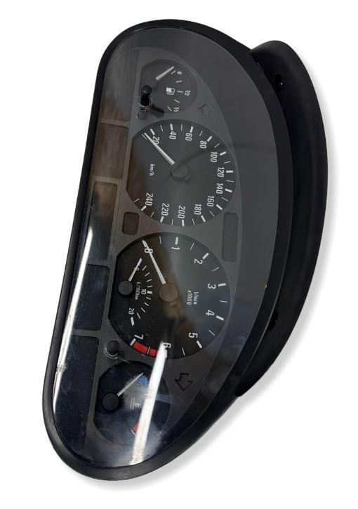 BMW 3 E46 1998-2007 hatchback 2.0 D diesel MT 110 kW 2002  Prístrojová doska 0263639000 576586 020907