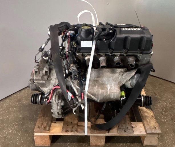 Mini Cooper One I R50/R53 2000-2006 hatchback 1.6 16v petrol MT 85 kW 2005  Motor benzín 119 tisic najazd