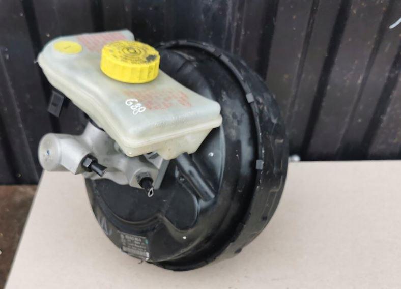 Volkswagen Passat B5 1995-2005 sedan 1.9 TDI diesel MT 96 kW 2002  Posilňovač bŕzd 8E0612105N