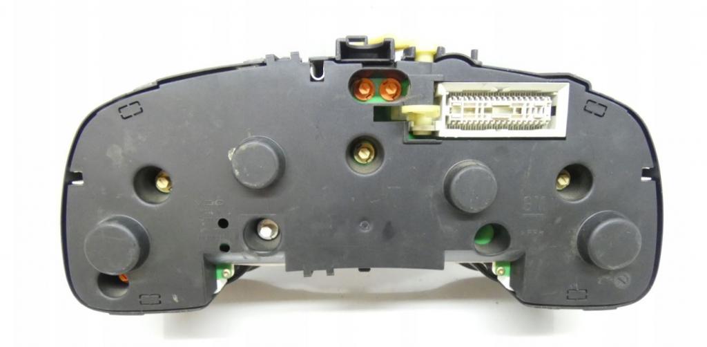 Opel Astra II 1998-2009 sedan 1.6 16v petrol MT 74 kW 2002 Prístrojová doska 90561456QR