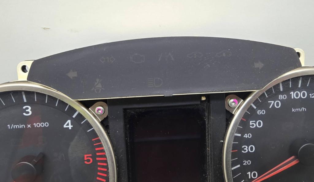 Audi A6 C6 2004-2011 combi 2.0 TDI diesel MT 103 kW 2007  Prístrojová doska 4F0920901G