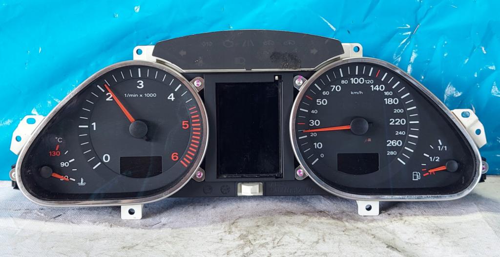 Audi A6 C6 2004-2011 2.7 TDI  2008  Prístrojová doska 4F0920901G