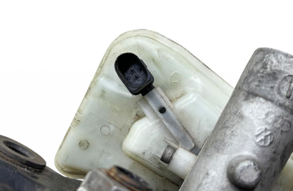 Audi A4 B6 2000-2004 combi 1.9 TDI diesel MT 96 kW 2003  Posilňovač bŕzd 8E0612105N