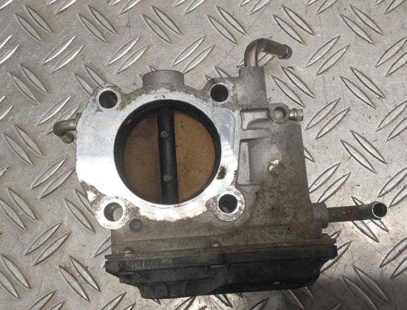 Toyota Rav4 II 2000-2005 suv 2.0 VVTI petrol 110 kW 2003  Škrtiaca klapka 22030-28060