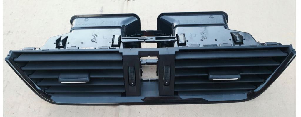 Skoda Octavia III 2013- hatchback 1.2 TSI petrol MT 63 kW 2016  Mriežka kúrenia (fukár) 5E0820951C