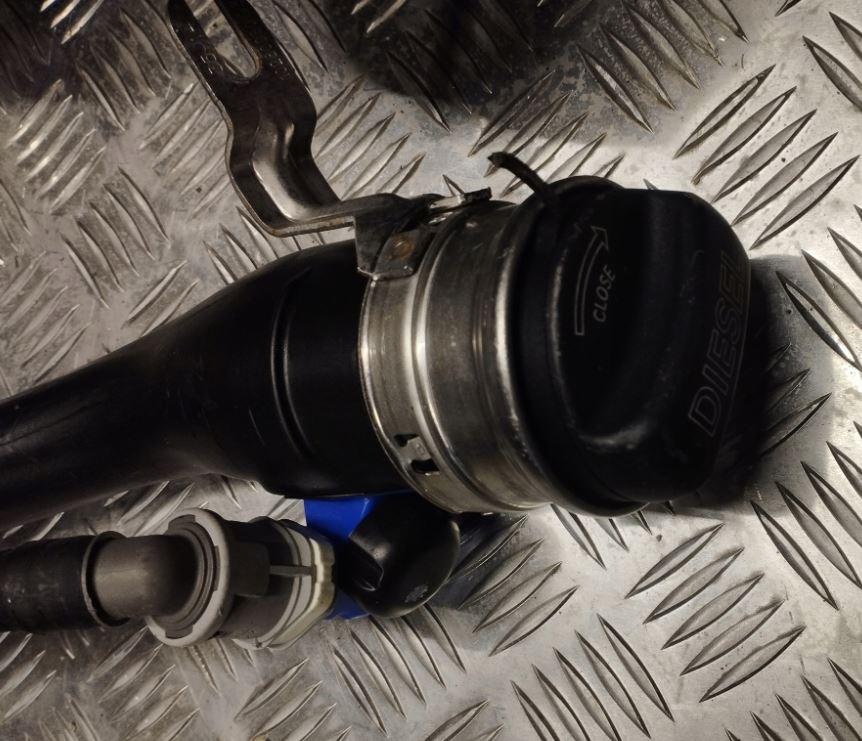 BMW 2 F45/F46 2014-2022 combi 2.0 D diesel AT 110 kW 2017  Palivová nádrž 7300382