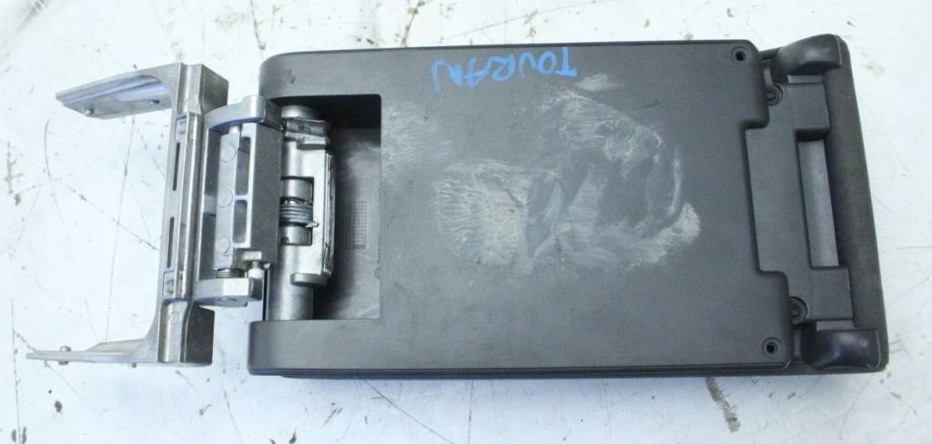 Volkswagen Touran I 2003-2015 hatchback 1.9 TDI diesel MT 77 kW 2004  Lakťová opierka 1T0864208