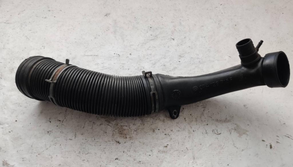 Volkswagen Transporter T4 1990-2003 2.5 petrol AT 85 kW 1997  Prívod (vedenie) vzduchu 074129715F 07412967K