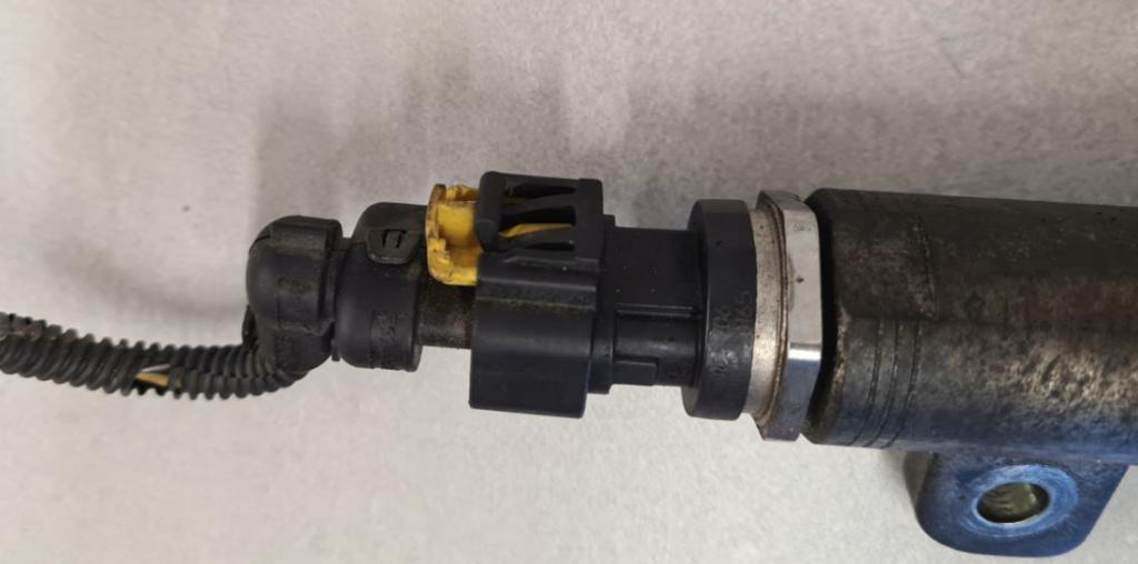 Opel Vectra C 2002-2008 sedan 1.9 CDTI diesel MT 110 kW 2005  Vstrekovacia lišta 0445214122 55197372