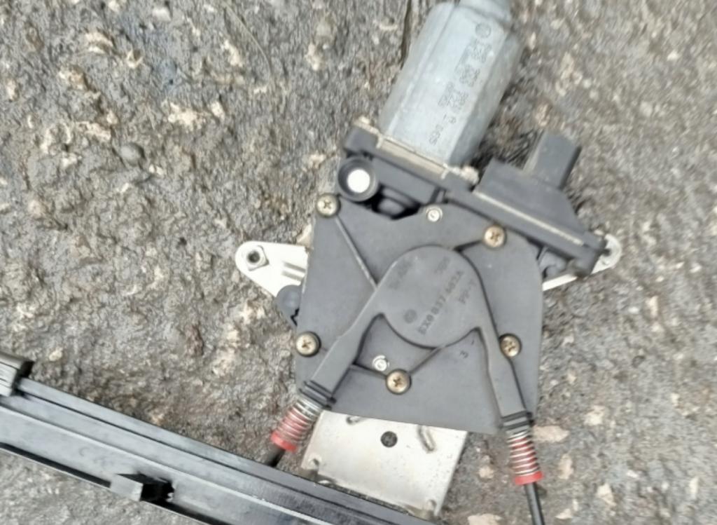 Volkswagen Lupo hatchback Mechanizmus sťahovania okna predný pravý 6X0959801A