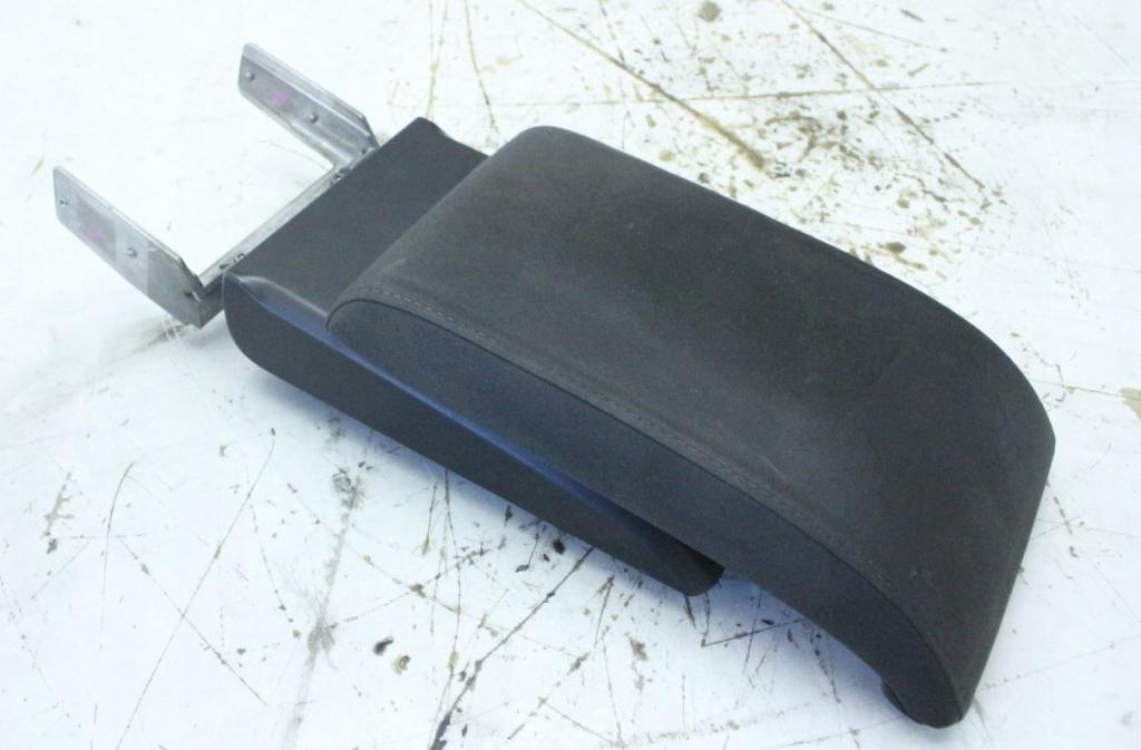 Volkswagen Touran I 2003-2015 hatchback 1.9 TDI diesel MT 77 kW 2004  Lakťová opierka 1T0864208