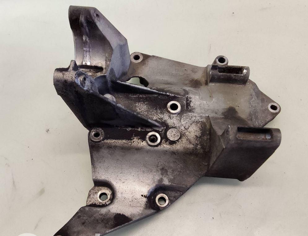 Ford Focus Mk2 2004-2011 hatchback 1.8 TDCI diesel MT 85 kW 2005  Držiak motora 4M5Q10239CC