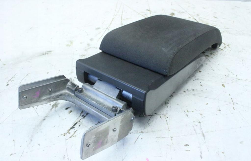 Volkswagen Touran I 2003-2015 hatchback 1.9 TDI diesel MT 77 kW 2004  Lakťová opierka 1T0864208