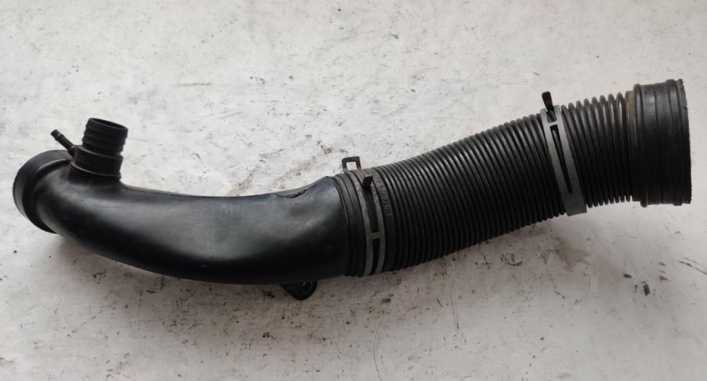 Volkswagen Transporter T4 1990-2003 2.5 petrol AT 85 kW 1997  Prívod (vedenie) vzduchu 074129715F 07412967K