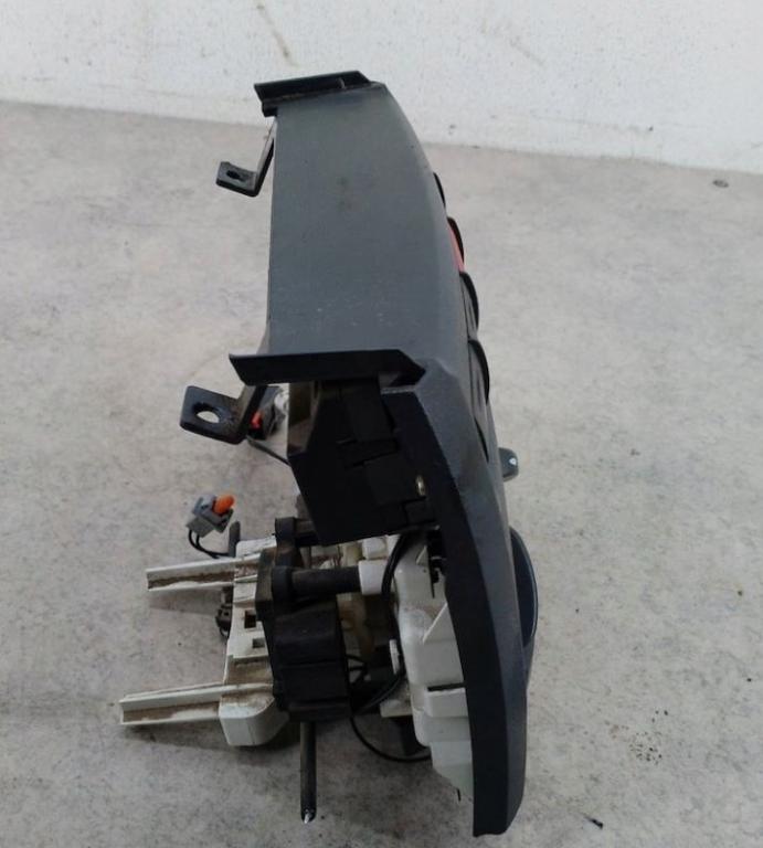 Fiat Ducato II 1994-2006 2.5 TD diesel 85 kW 1997  Panel kúrenia/klimatizácie 7353061040