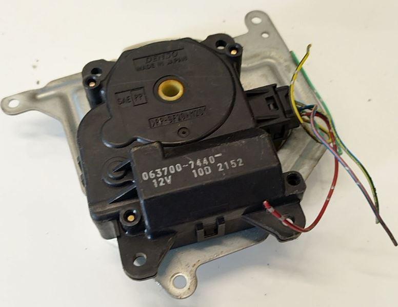 Toyota Previa 2.0 D4D 85 kw  2003  Motorček kúrenia 0637007440