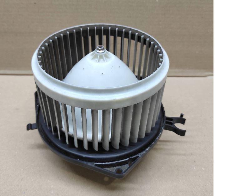 Renault Laguna III 2007-2015 hatchback 1.5 DCI diesel MT 81 kW 2008  Ohrievanie, ventilácia