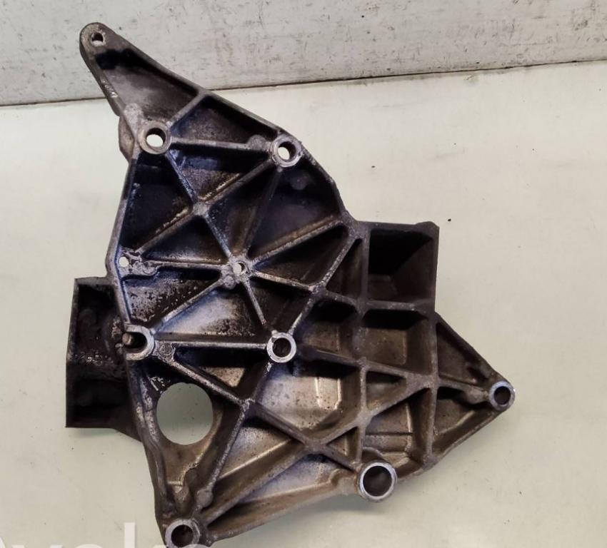 Ford Focus Mk2 2004-2011 hatchback 1.8 TDCI diesel MT 85 kW 2005  Držiak motora 4M5Q10239CC