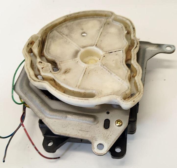 Toyota Previa 2.0 D4D 85 kw  2003  Motorček kúrenia 0637007440