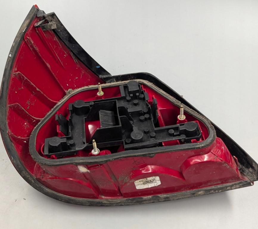 Ford Mondeo Mk2 1996-2000 sedan Svetlo zadné pravé 96BG13N004DB