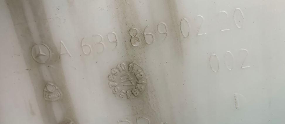 Mercedes Vito W639 2003-2014 2.2 CDI diesel MT 110 kW 2003  Nádržka ostrekovačov A6398690220