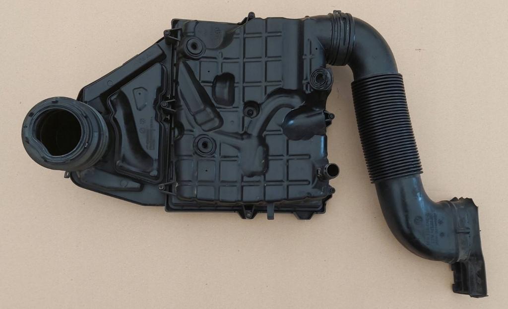 Skoda Fabia III 2014- combi 1.0 petrol MT 55 kW 2016  Obal vzduchového filtra 04C129601N