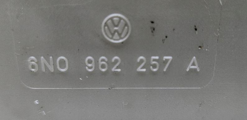 Volkswagen Polo III 6N 1994-2001 hatchback 1.9 SDI diesel MT 47 kW 2000  Pumpa centrálneho zámku 6N0962257A