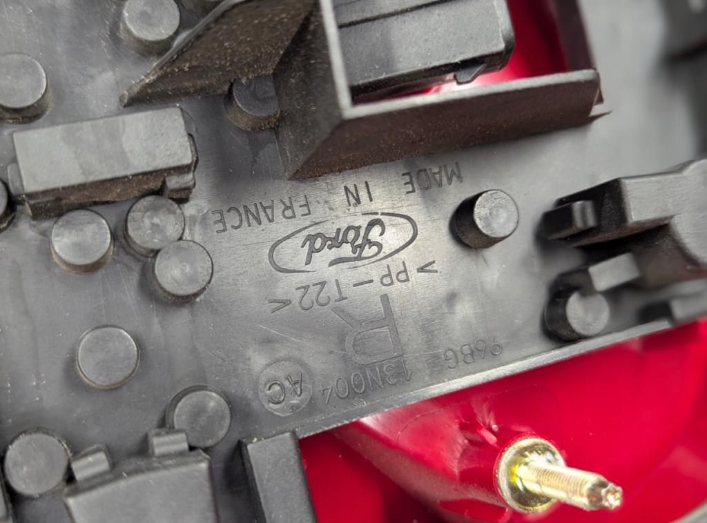 Ford Mondeo Mk2 1996-2000 sedan Svetlo zadné pravé 96BG13N004DB